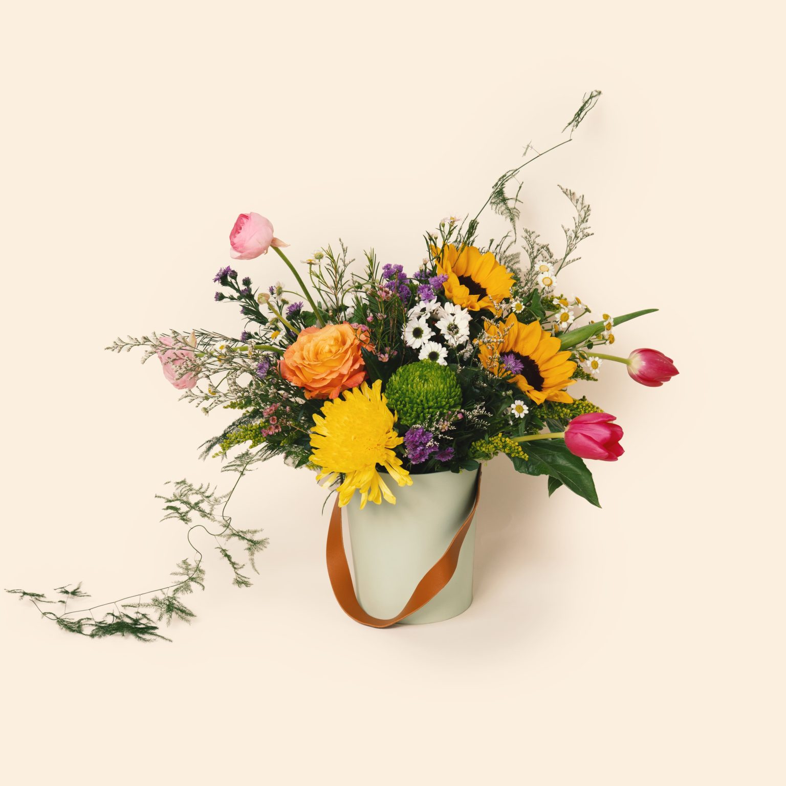 Flower Composition "Meadow bloom box" - Beige